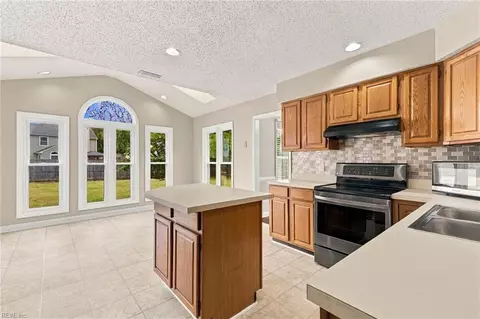 Kitchen - 3 Thomas Athey Ct, Hampton, VA 23666 photo 4 of 5