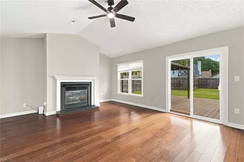 Living - 3 Thomas Athey Ct, Hampton, VA 23666 photo 8 of 9