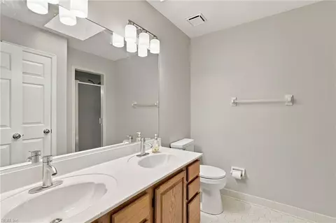 Bath - 3 Thomas Athey Ct, Hampton, VA 23666 photo 2 of 3