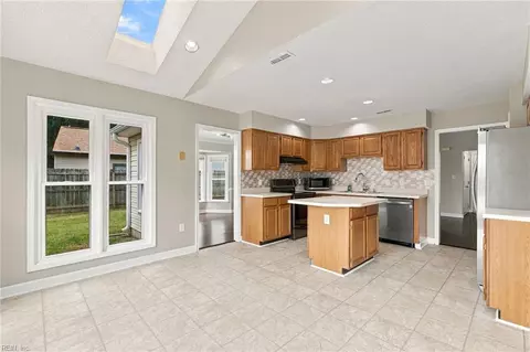 Kitchen - 3 Thomas Athey Ct, Hampton, VA 23666 photo 2 of 5
