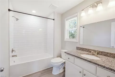 Bath - 713 Hemlock Ave, Hampton, VA 23661 photo 2 of 3