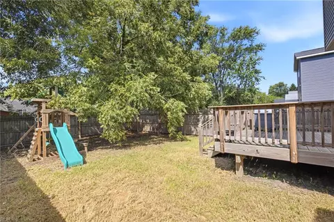 Exterior - 713 Hemlock Ave, Hampton, VA 23661 photo 7 of 8