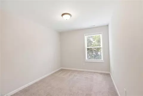 Bedroom - 713 Hemlock Ave, Hampton, VA 23661 photo 4 of 4