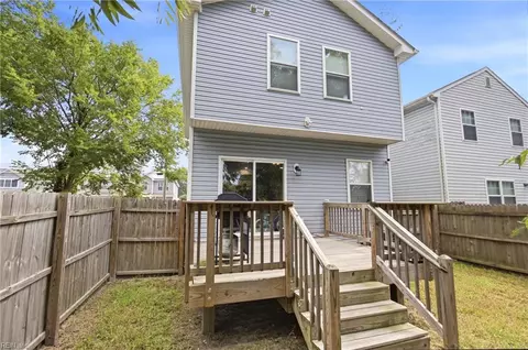 Exterior - 713 Hemlock Ave, Hampton, VA 23661 photo 5 of 8