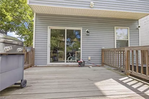 Exterior - 713 Hemlock Ave, Hampton, VA 23661 photo 6 of 8