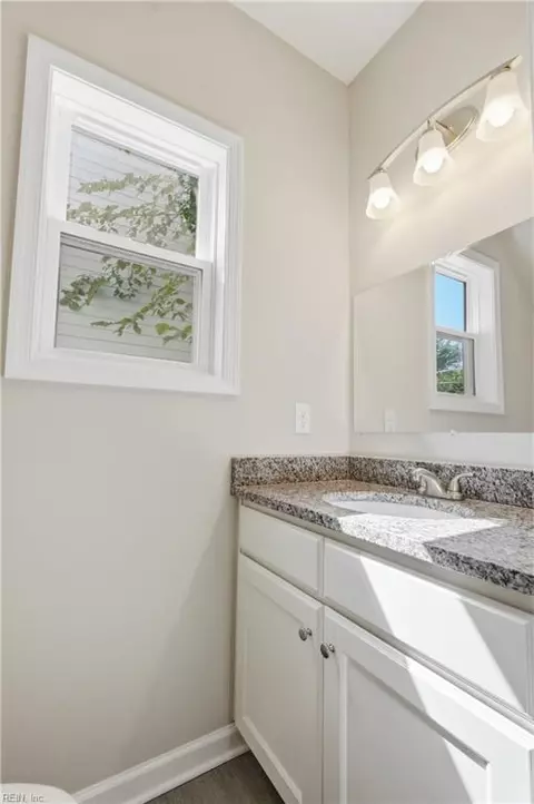 Bath - 713 Hemlock Ave, Hampton, VA 23661 photo 1 of 3