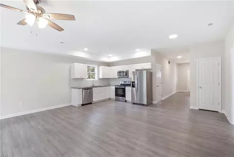 Entry Way - 713 Hemlock Ave, Hampton, VA 23661 photo 1 of 1