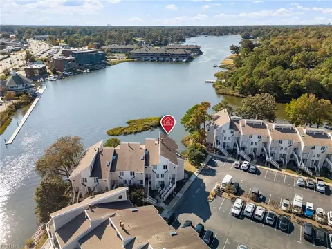 100 Pinewood Rd #226, Virginia Beach, VA 23451