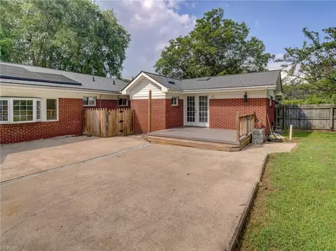 Exterior - 101 Stadium Dr, Chesapeake, VA 23322 photo 6 of 10