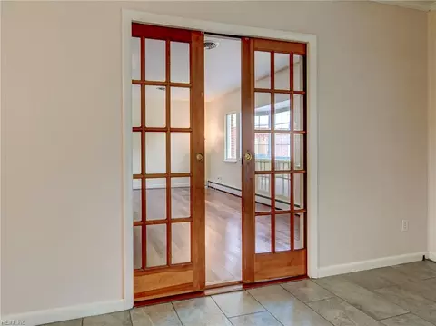 Entry Way - 101 Stadium Dr, Chesapeake, VA 23322 photo 6 of 6