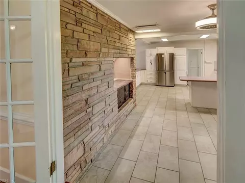 Entry Way - 101 Stadium Dr, Chesapeake, VA 23322 photo 2 of 6