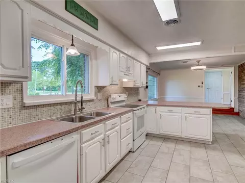 Kitchen - 101 Stadium Dr, Chesapeake, VA 23322 photo 2 of 4
