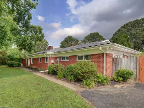 Exterior - 101 Stadium Dr, Chesapeake, VA 23322 photo 2 of 10