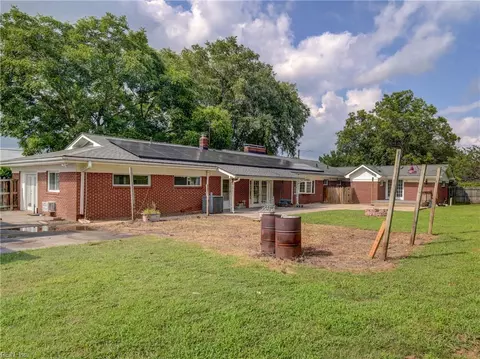 Exterior - 101 Stadium Dr, Chesapeake, VA 23322 photo 4 of 10