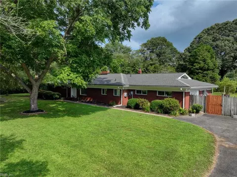 Exterior - 101 Stadium Dr, Chesapeake, VA 23322 photo 8 of 10