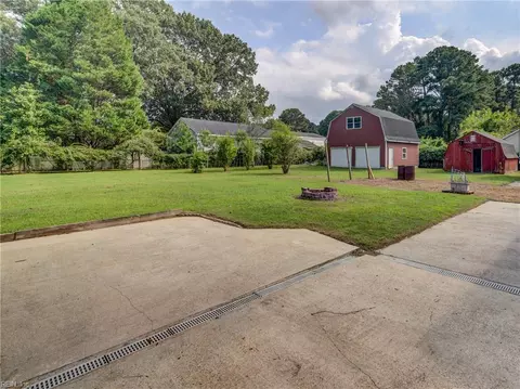 Exterior - 101 Stadium Dr, Chesapeake, VA 23322 photo 7 of 10