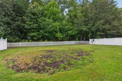 Exterior - 217 Eastlawn Dr, Hampton, VA 23664 photo 3 of 6