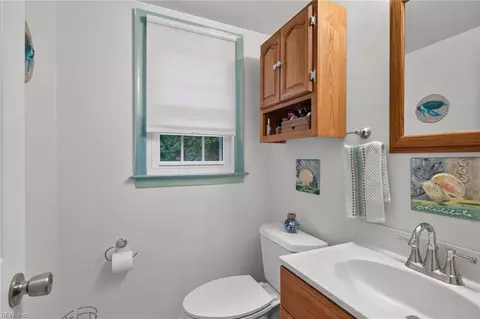 Bath - 217 Eastlawn Dr, Hampton, VA 23664 photo 1 of 2