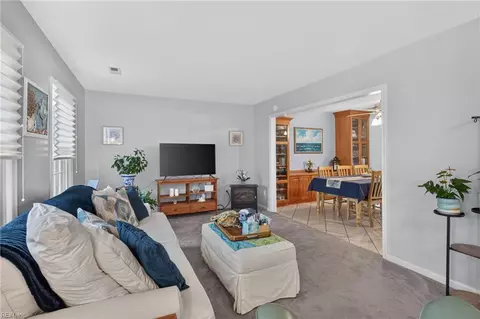 Living - 217 Eastlawn Dr, Hampton, VA 23664 photo 2 of 3