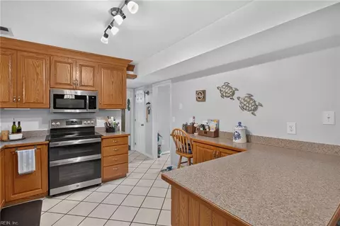 Kitchen - 217 Eastlawn Dr, Hampton, VA 23664 photo 1 of 4