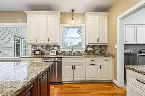 Kitchen - 3240 Morningside Dr, Chesapeake, VA 23321 photo 4 of 6
