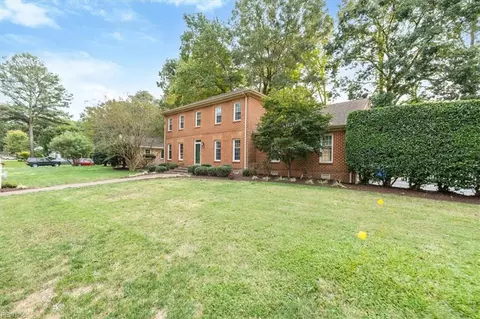 Exterior - 3240 Morningside Dr, Chesapeake, VA 23321 photo 2 of 8