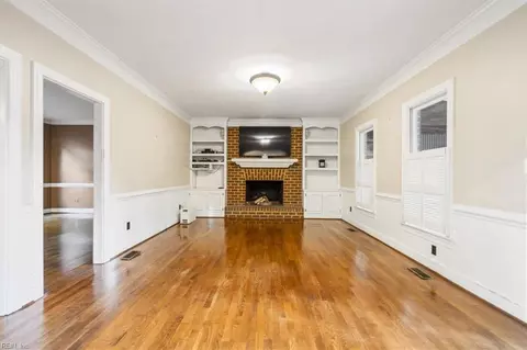 Living - 3240 Morningside Dr, Chesapeake, VA 23321 photo 2 of 3