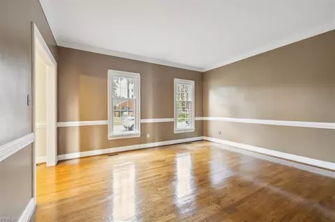 Living - 3240 Morningside Dr, Chesapeake, VA 23321 photo 3 of 3