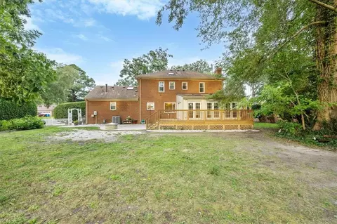 Exterior - 3240 Morningside Dr, Chesapeake, VA 23321 photo 5 of 8