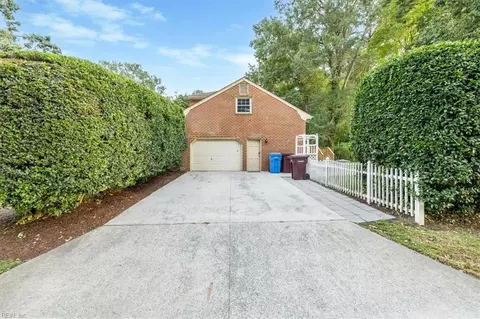 Exterior - 3240 Morningside Dr, Chesapeake, VA 23321 photo 4 of 8