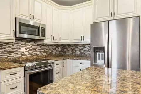 Kitchen - 3240 Morningside Dr, Chesapeake, VA 23321 photo 2 of 6