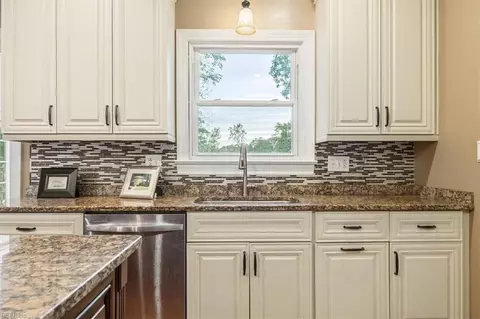 Kitchen - 3240 Morningside Dr, Chesapeake, VA 23321 photo 3 of 6