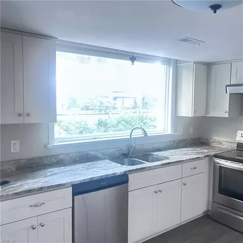 Kitchen - 7 White Oak Trl, Hampton, VA 23669 photo 1 of 6