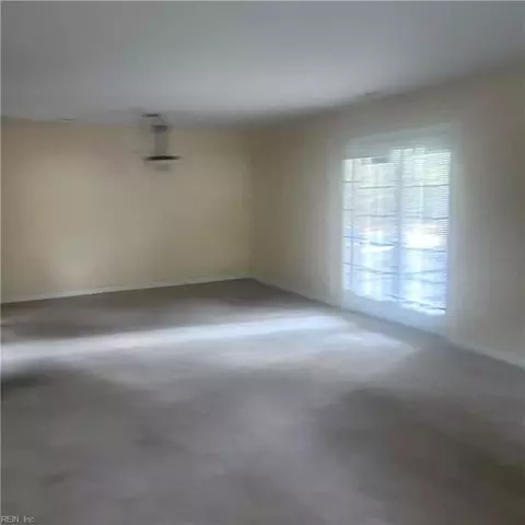 Living - 7 White Oak Trl, Hampton, VA 23669 photo 5 of 7