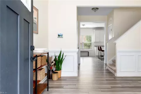 Entry Way - 517 Dixie Dr, Norfolk, VA 23505 photo 1 of 11