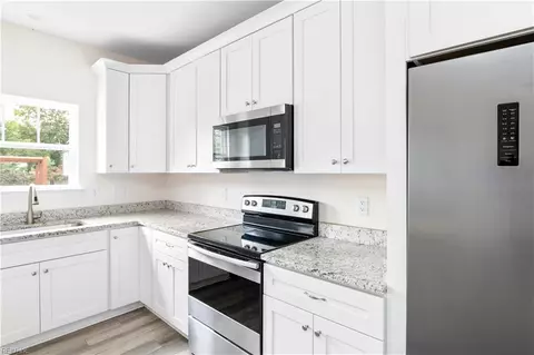 Kitchen - 517 Dixie Dr, Norfolk, VA 23505 photo 4 of 6