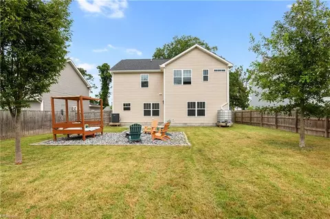 Exterior - 517 Dixie Dr, Norfolk, VA 23505 photo 6 of 9
