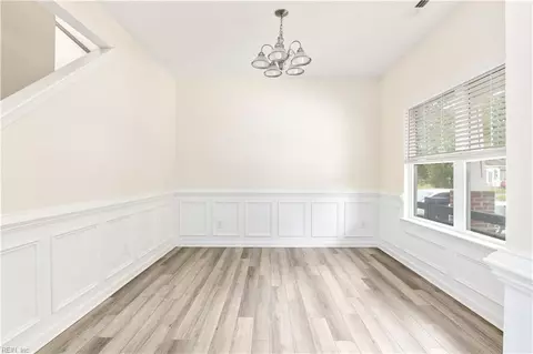 Entry Way - 517 Dixie Dr, Norfolk, VA 23505 photo 5 of 11