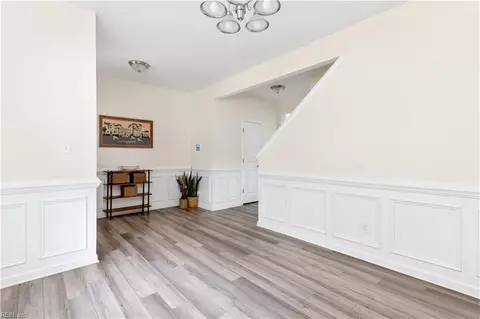 Entry Way - 517 Dixie Dr, Norfolk, VA 23505 photo 3 of 11