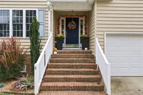 Exterior - 4 Walters Ln, Hampton, VA 23666 photo 4 of 9