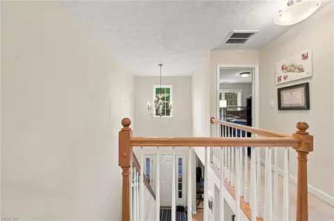 Entry Way - 4 Walters Ln, Hampton, VA 23666 photo 4 of 5