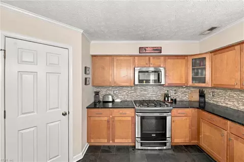 Kitchen - 4 Walters Ln, Hampton, VA 23666 photo 2 of 6