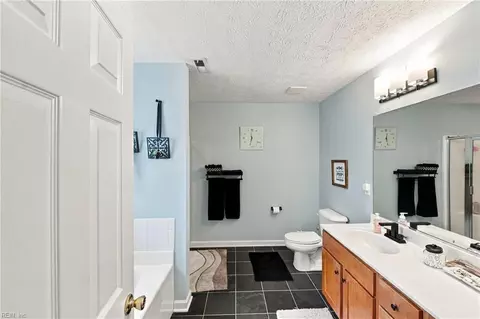 Bath - 4 Walters Ln, Hampton, VA 23666 photo 2 of 6