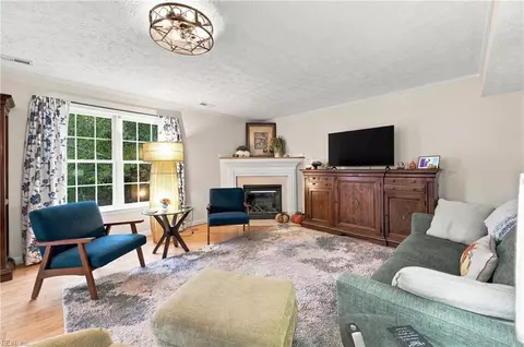 Living - 4 Walters Ln, Hampton, VA 23666 photo 2 of 3