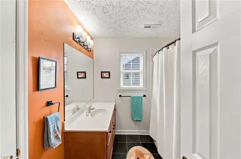 Bath - 4 Walters Ln, Hampton, VA 23666 photo 6 of 6