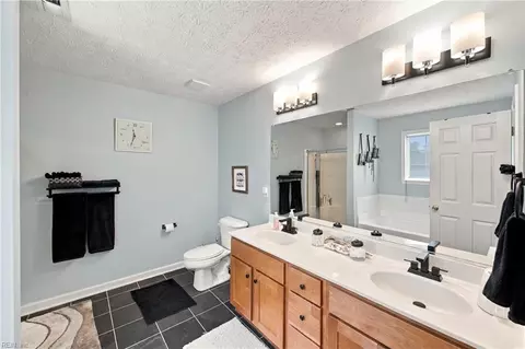 Bath - 4 Walters Ln, Hampton, VA 23666 photo 3 of 6