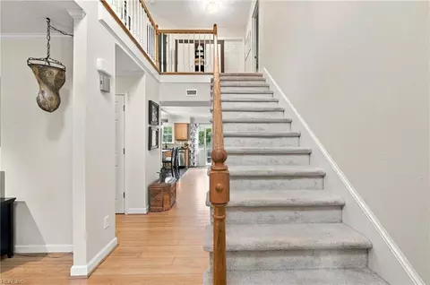 Entry Way - 4 Walters Ln, Hampton, VA 23666 photo 2 of 5