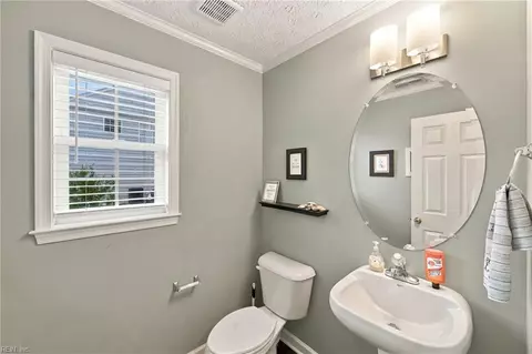Bath - 4 Walters Ln, Hampton, VA 23666 photo 1 of 6