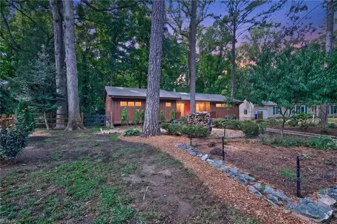 204 Graves Cir, Newport News, VA 23602