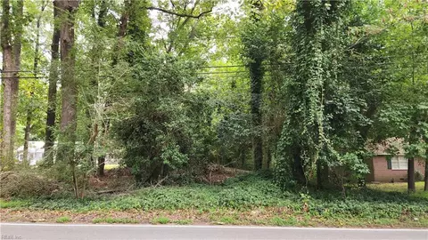 74 Normandy Ln, Newport News, VA 23606